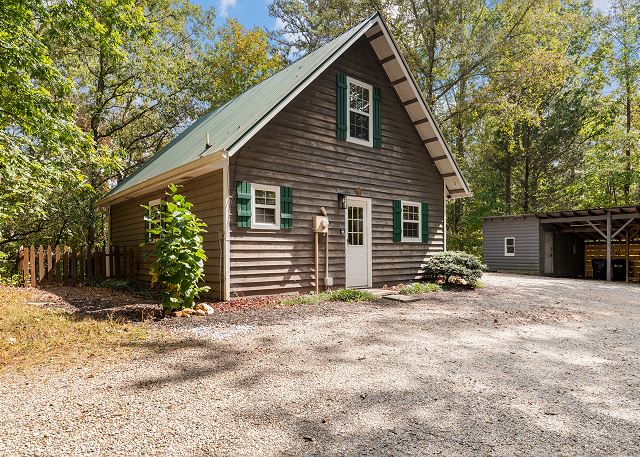 By & By - 2 Bed/1 - Bath with Hot Tub/Dog-Friendly/Dog Pen!