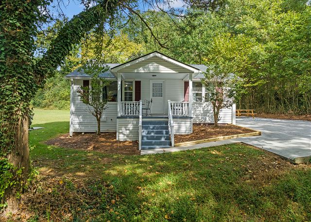 Downtown Dahlonega Destination-Dog-Friendly/2-Bed/1-Bath!