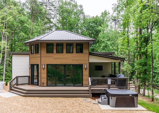New Listing! The Porter Retreat - 35 Acres, Hot Tub, Fire Pit