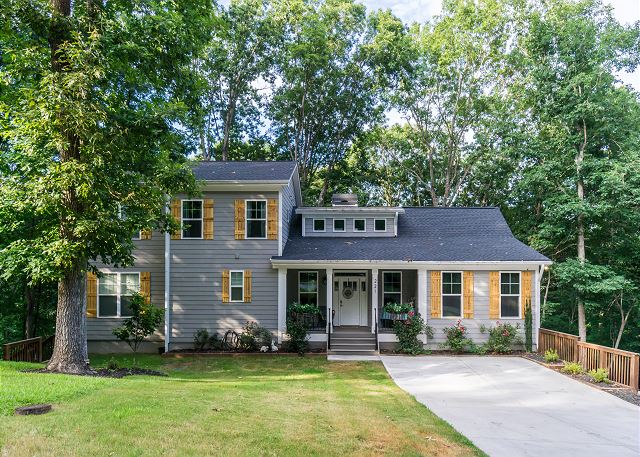 New Listing! Porchside Retreat - 9 minutes from Dahlonega - Dog Friendly