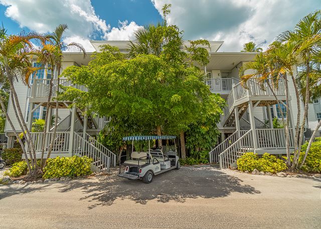Beachfront Resort in Florida | Gulf-View Villa with Lanai and Full Kitchen — Rotonda West, FL