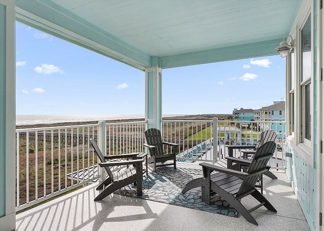 Castawaves - Located in Pointe West -