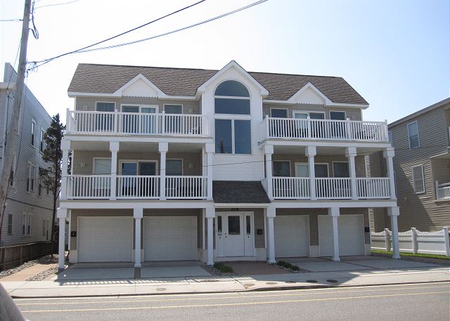218 E Davis Ave Unit 1 in Wildwood, NJ!