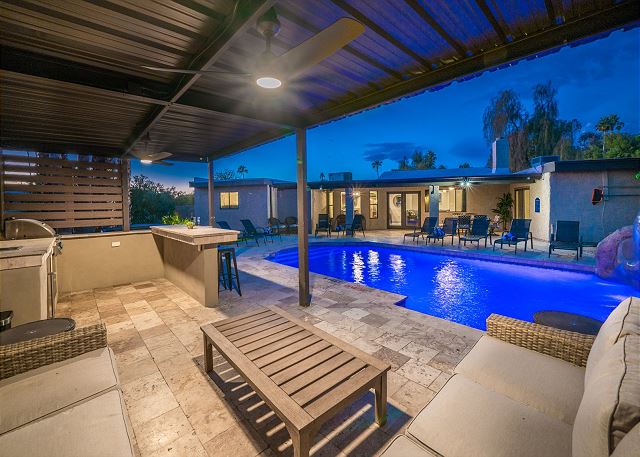 "Entertainers Oasis" Prime Scottsdale Location (POOL and SPA HEAT INCLUDED)