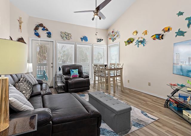 Updated Resort Condo next door to Waterpark