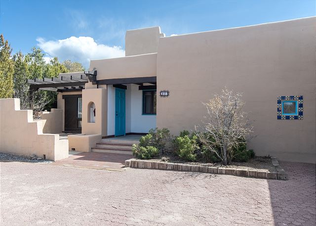 377 Calle Loma Norte