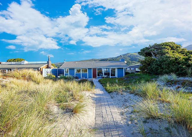Cozy Oceanfront Getaway