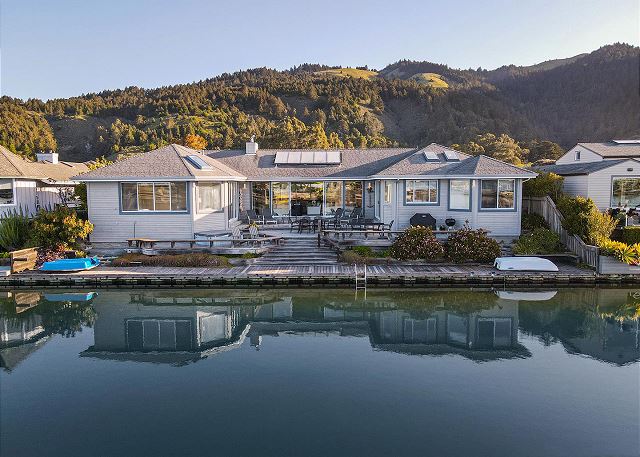 Stinson Beach Lagoon Retreat w/ Hot Tub & Deck