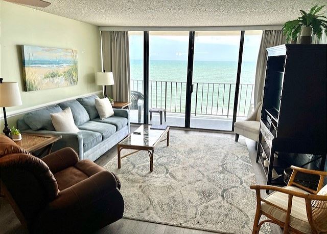 ROYAL GARDEN RESORT 815