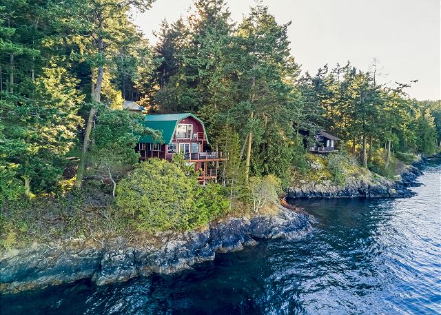 Evergreen Waterfront Retreat