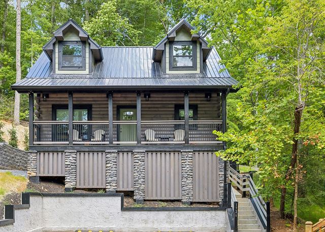 2 Bedroom Vacation Cabin in Gatlinburg Fly Me to the Moon