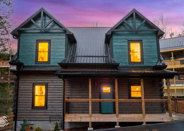 Three Bedroom Cabin with Indoor Pool Gatlinburg