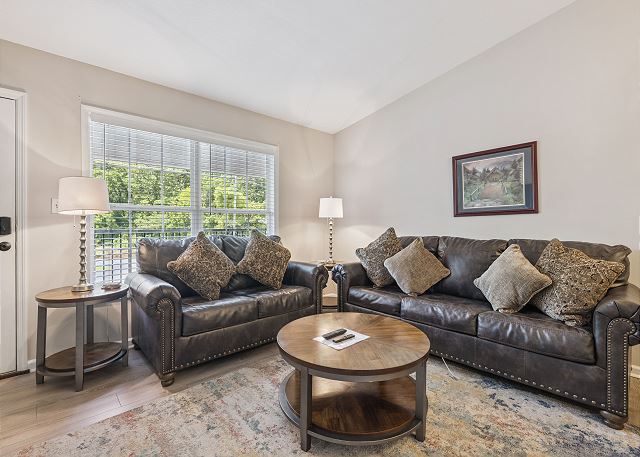 Rustic Roots Downtown Pigeon Forge Condo Near Island