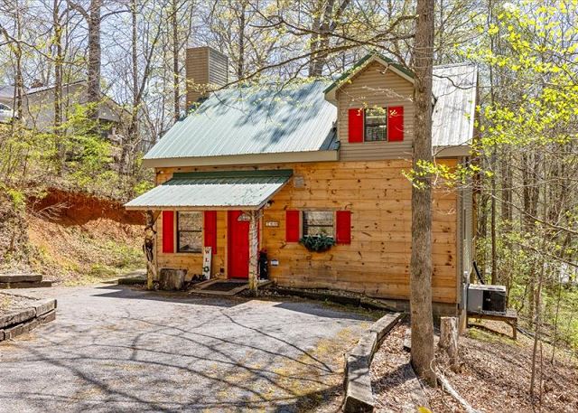 All I Ever Wanted Gatlinburg Cabin with Hot Tub and Arcade