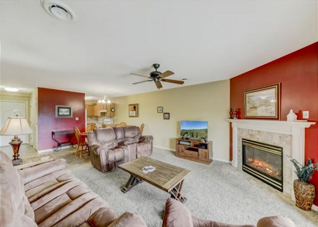 Whispering Pines 453 Two Bedroom Downtown Pigeon Forge Condo with Walk-in Shower — Pigeon Forge, TN