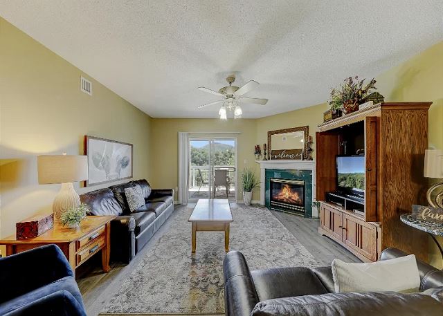 Come on Inn Whispering Pines 531 3 Bedroom Pigeon Forge Vacation Rental — Pigeon Forge, TN