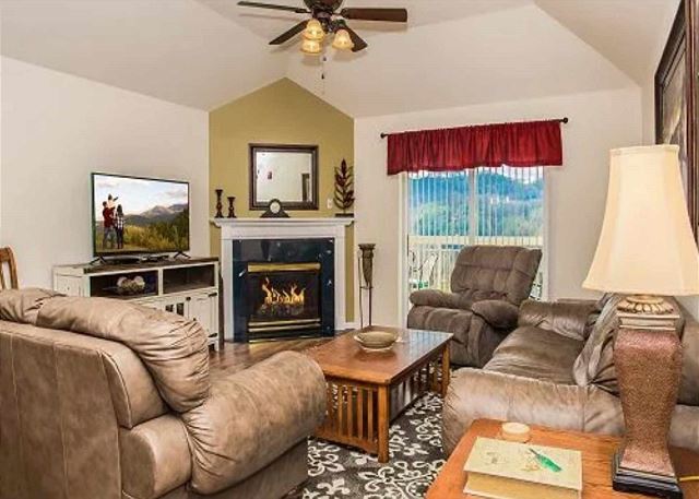 WP651 Smokin' Views Penthouse — Pigeon Forge, TN