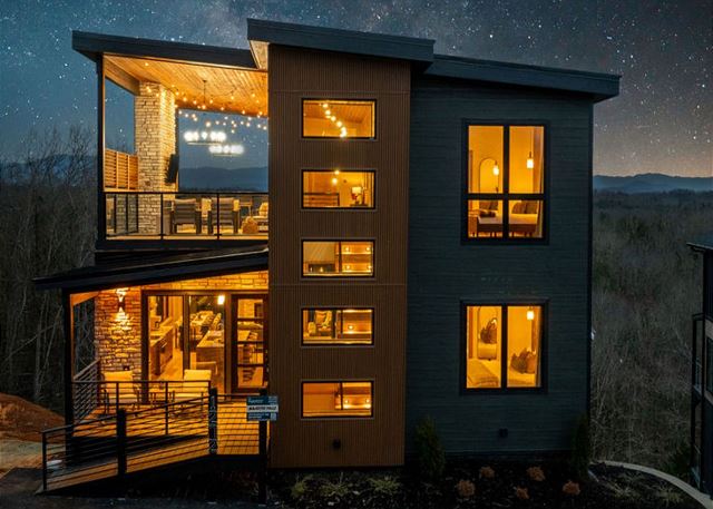 The Majestic Lodge at Reedmont — Views, NC