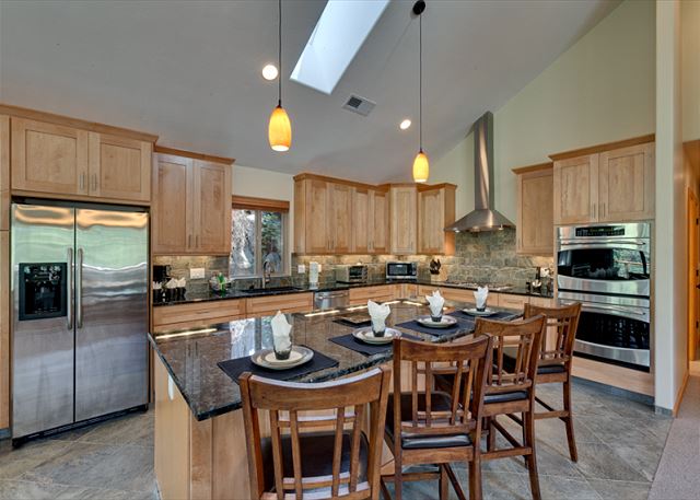Close to Heavenly, A Beautiful Secluded 3 BR. (SL425) — Stateline, NV