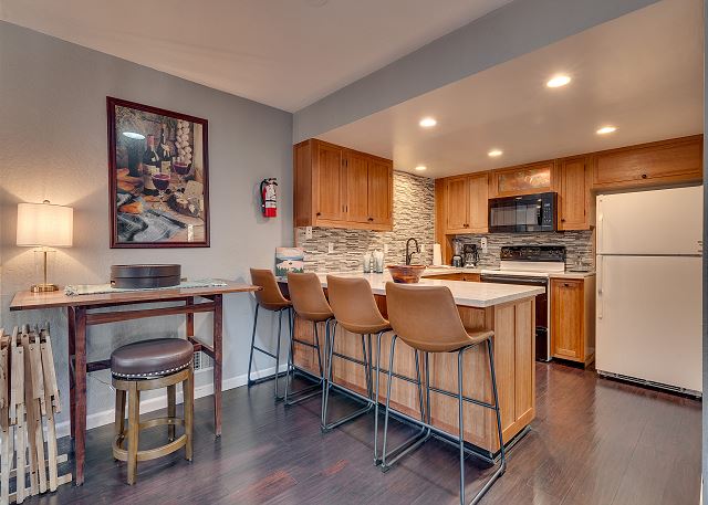 Lake Village Retreat, 3 bedroom close to downtown (LV100B)