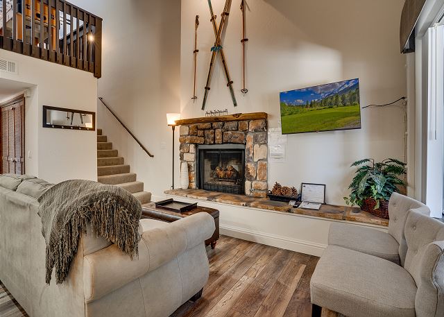 Heavenly Ski Condo, Modern. Close to town, beaches and skiing (SL759)