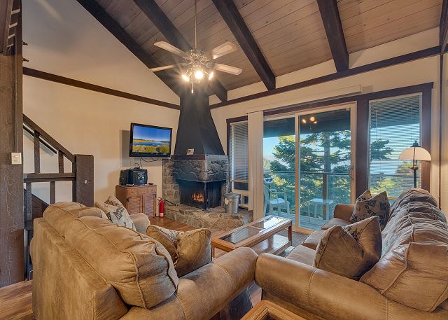 Cozy Ski Condo with Lake View, East Peak Loop (SL307B) — Kingsbury, NV