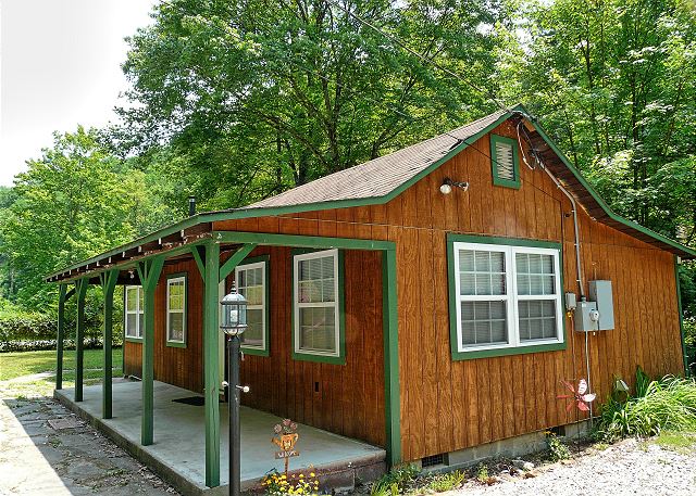 Cozy Cabin on the Creek
