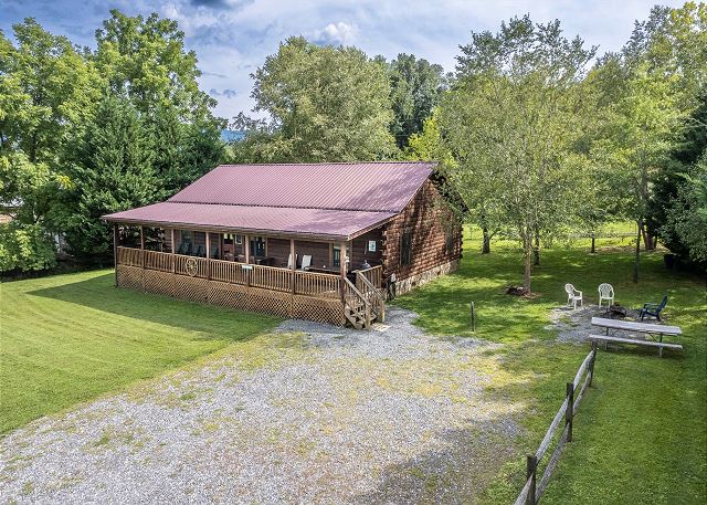 Deep Creek Log Cabin - Stable Retreat — Deep Creek, NC