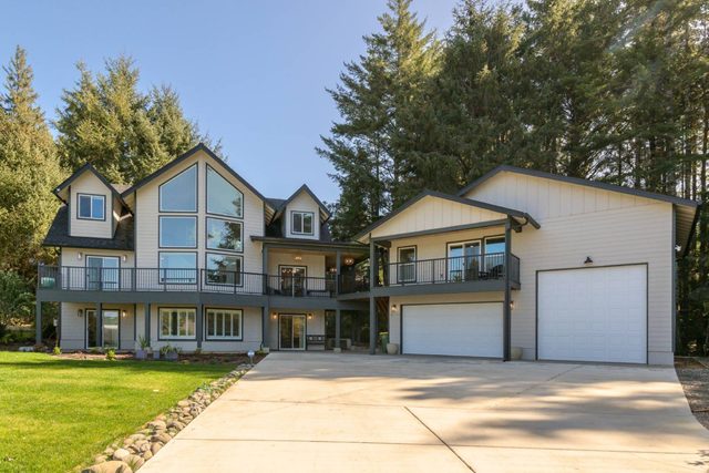 Woahink Lake Luxury Retreat