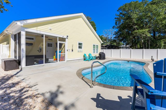 The Poolside Pelican
