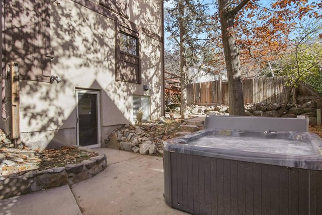 Sandy: Cedar Chalet