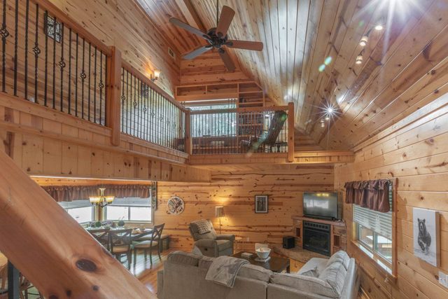 Salty’s Cabin in the Clough
