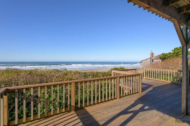 Pacific Lookout