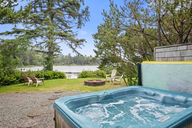 Lakeshore Retreat