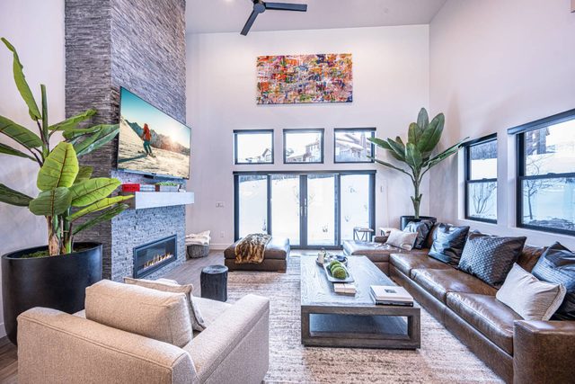 Deer Valley East | 9943 Meer