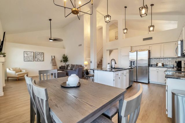 Tina Ln 69th 21518957