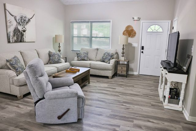 Cute Rancher near Choccolocco Park w/King Bed!