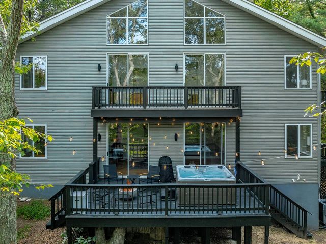 Two Forest Cabins,Decks,Fire Pit,Hot Tubs,GameRoom — Berkeley Springs, WV