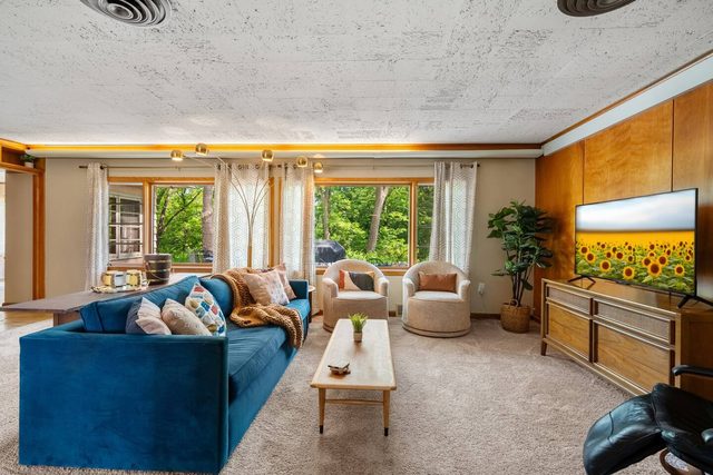 Spacious Home! Mid Century Mod-Amazing Sun Room — Manhattan, KS
