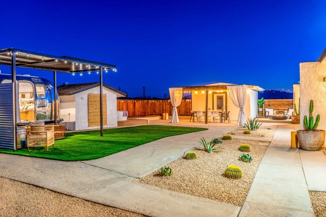 Starlit Nights Getaway w/ Soaking Tub — Desert Hot Springs, CA