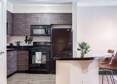 Suite, Miracle Mile, 90036