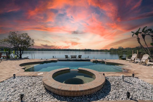 Luxury Hideaway | Lakefront | Mini Golf + More! — Seffner, FL