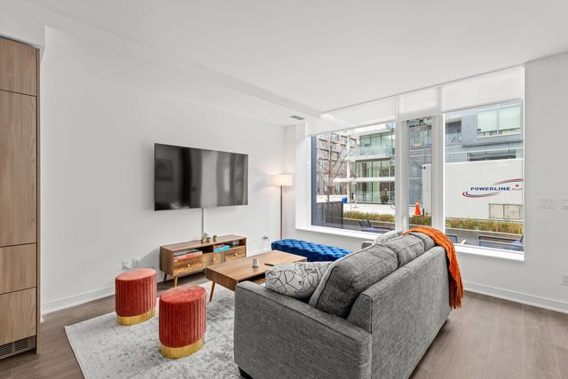 2-Storey Townhouse in DT Toronto / Free Parking — Toronto, Ontario