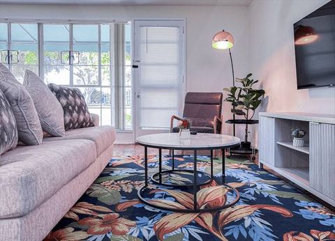 Townhouse, Miracle Mile, 90036
