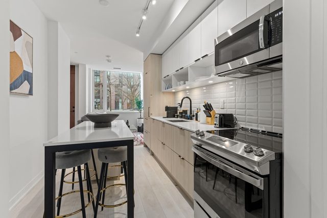 Stylish Townhouse Near Distillery | Patio-Parking — Toronto, Ontario