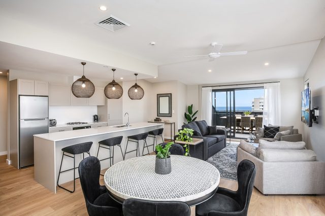 Spacious penthouse fabulous harbour/ocean views — Manly, New South Wales