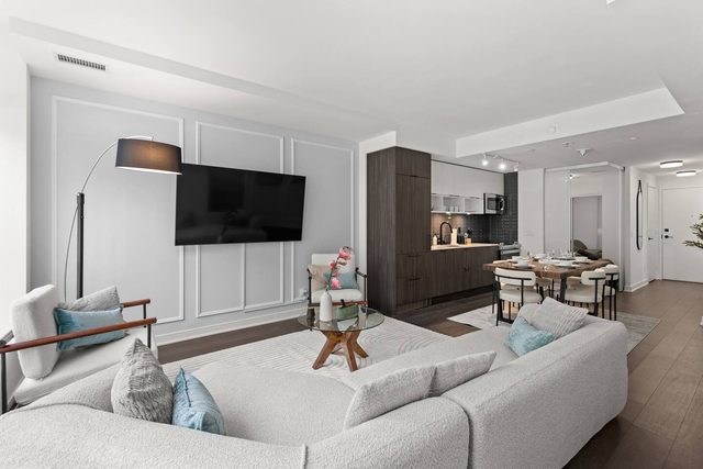 Pro-Designed 4BR3BTH 2-Storey Townhouse-DT Toronto — Toronto, Ontario