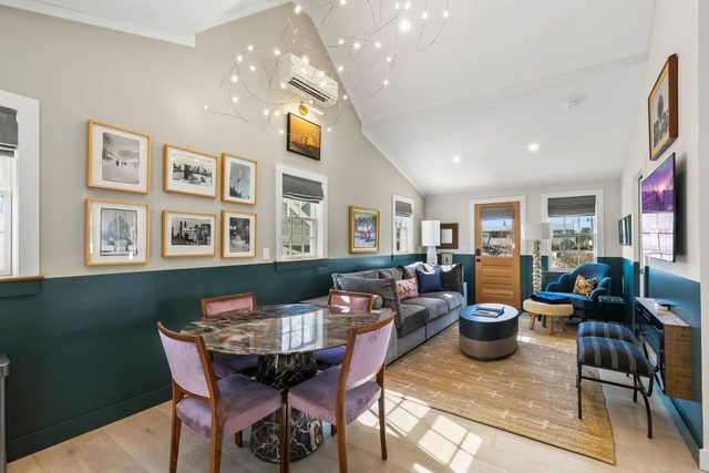 Modern Design - Walk to Galleries, Beach, Dining
