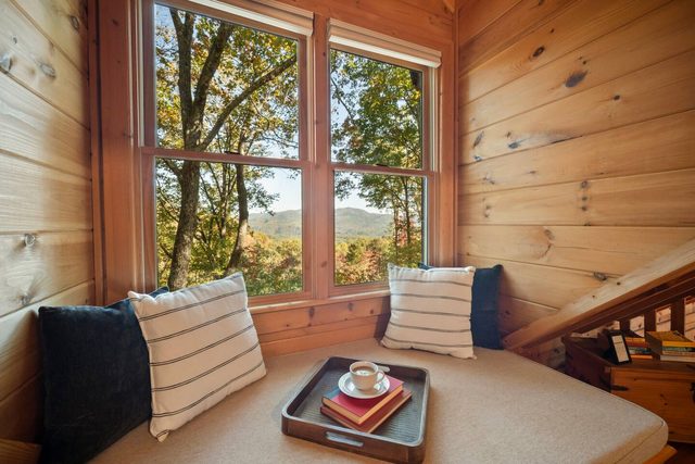 The Nook: Cozy Cabin w/ Fireplace & Sunrises — Blue Ridge, GA