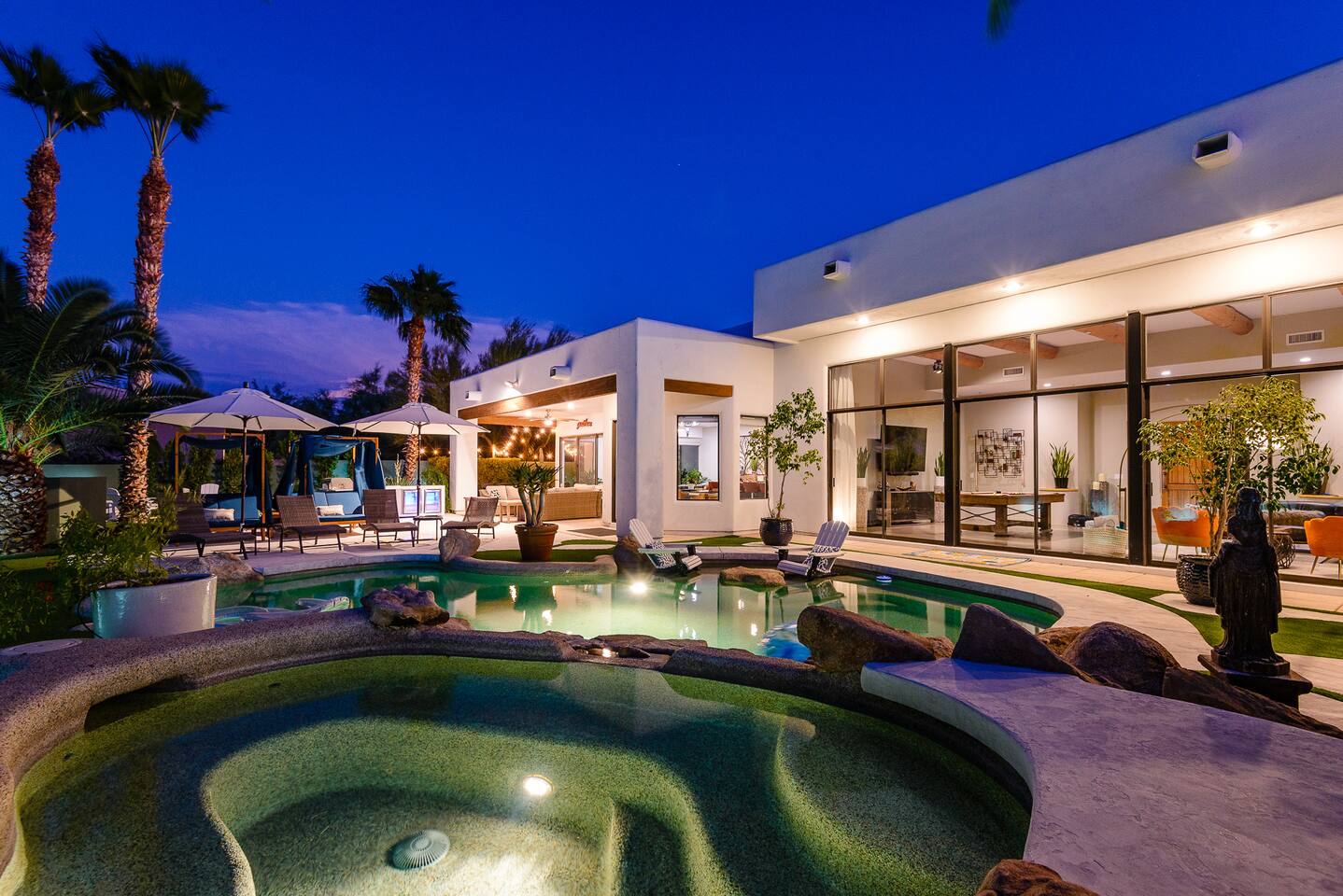 Luxury Oasis - Pool, Spa, Golf Sim, Putting Green